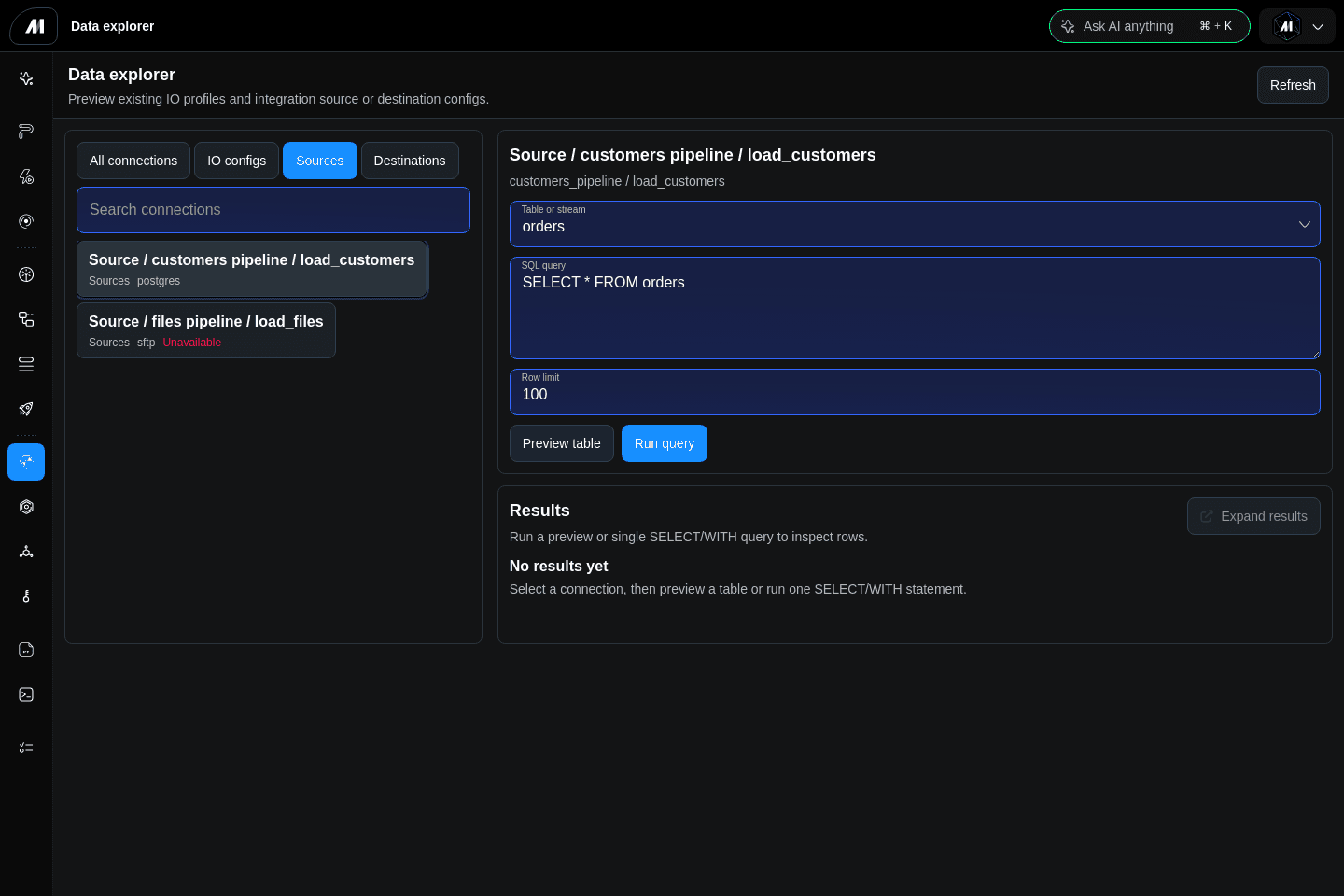 Mage Pro Data Explorer with a connection list, SQL query controls, and a preview results table